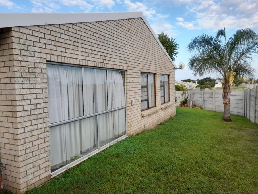 2 Bedroom Property for Sale in Wavecrest Eastern Cape